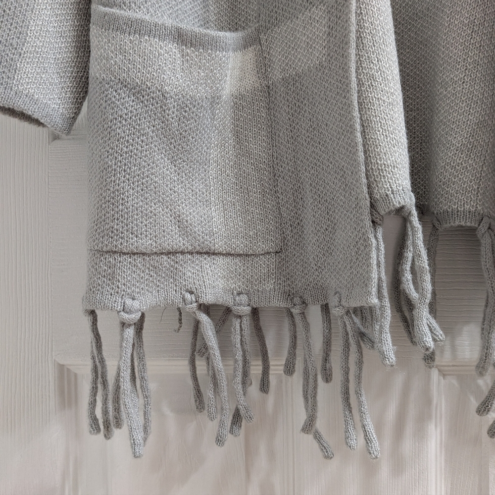 New Adrienne Vittadini Open Front Cardigan Large Fringe Gray‎ Plaid Sweater - Picture 3 of 5
